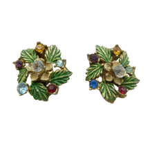 Load image into Gallery viewer, Vintage Flower Clip On Earrings