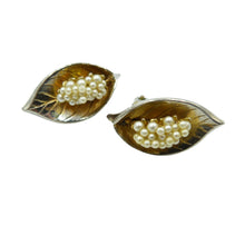 Load image into Gallery viewer, Vintage Silver &amp; Pearl Clip On Earrings