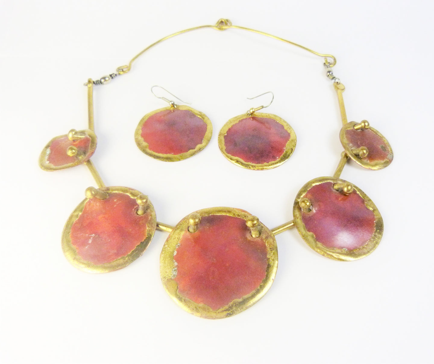 Vintage Modernist Brutalist Copper & Brass Red Enamel Hammered Disc Necklace & Earrings