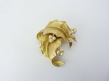 Load image into Gallery viewer, Gold Tone Holly Leaf  Brooch