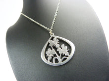 Load image into Gallery viewer, Vintage Silver Tone Flower Necklace