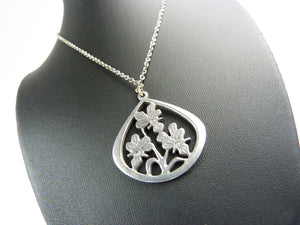 Vintage Silver Tone Flower Necklace
