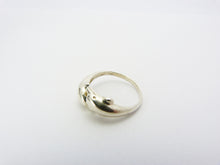 Load image into Gallery viewer, Vintage Silver 925 Dolphin Ring UK Size P