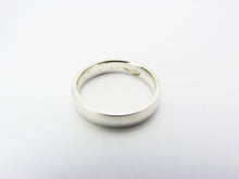Load image into Gallery viewer, Vintage Silver Wedding Band Ring - UK Size N