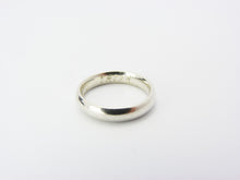 Load image into Gallery viewer, Vintage Silver Wedding Band Ring UK Size M Half