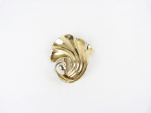 Load image into Gallery viewer, Vintage 1940s Trifari Alfred Philippe Gold Shell Fur Clip Pat. 137545