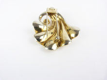 Load image into Gallery viewer, Vintage 1940s Trifari Alfred Philippe Gold Shell Fur Clip Pat. 137545