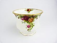 Load image into Gallery viewer, Royal Albert Bone China Old Country Roses Planter Jardiniere