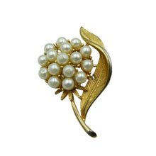 Load image into Gallery viewer, Vintage 1960s &#39;Splendor Pearl Blossom&#39; Sarah Coventry Brooch
