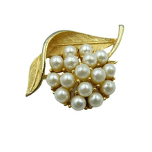 Load image into Gallery viewer, Vintage 1960s &#39;Splendor Pearl Blossom&#39; Sarah Coventry Brooch